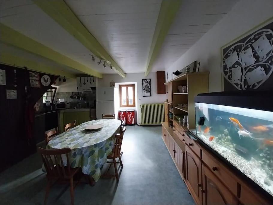 Maison En Pierres Pradinas Extérieur photo