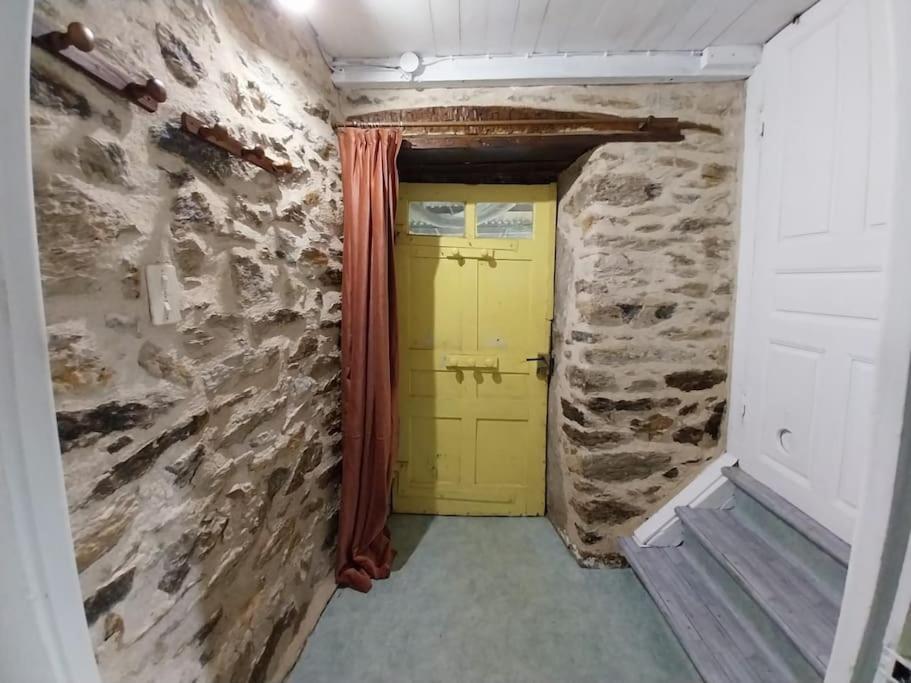 Maison En Pierres Pradinas Extérieur photo